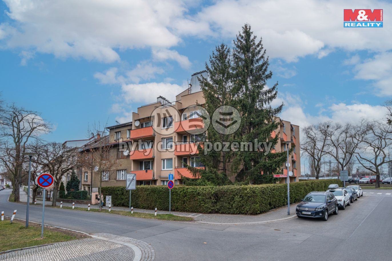 Dům