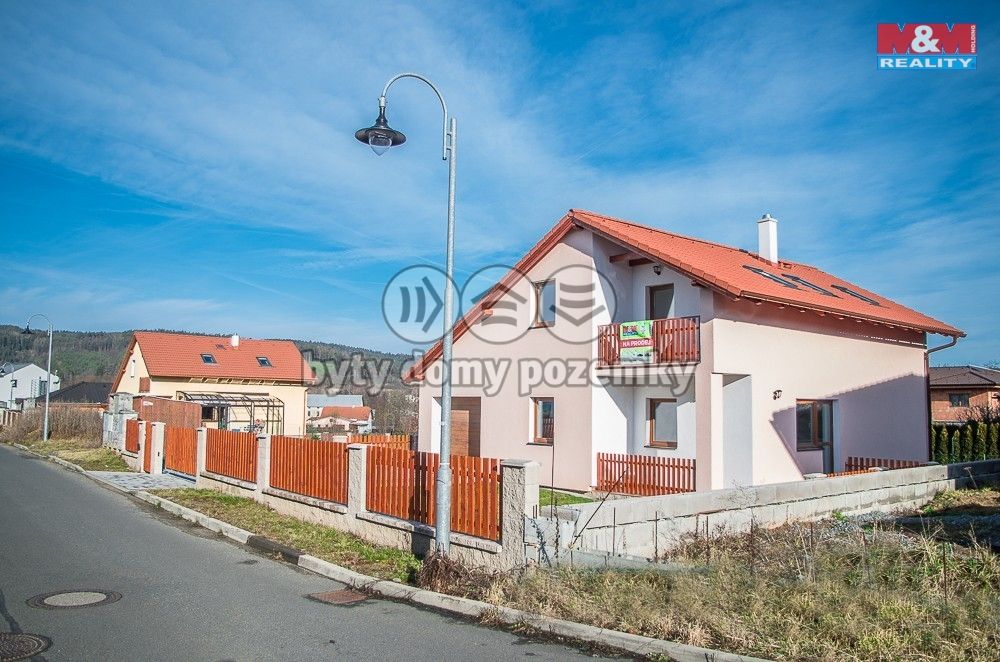 V pondl odpoledne zasahovali zchrani u poplenho mue v obci Kosova Hora pobl Sedlan. Podle prvotnch informac, kter Mui na Pbramsku mla explodovat rachejtle v ruce - sacicrm.info