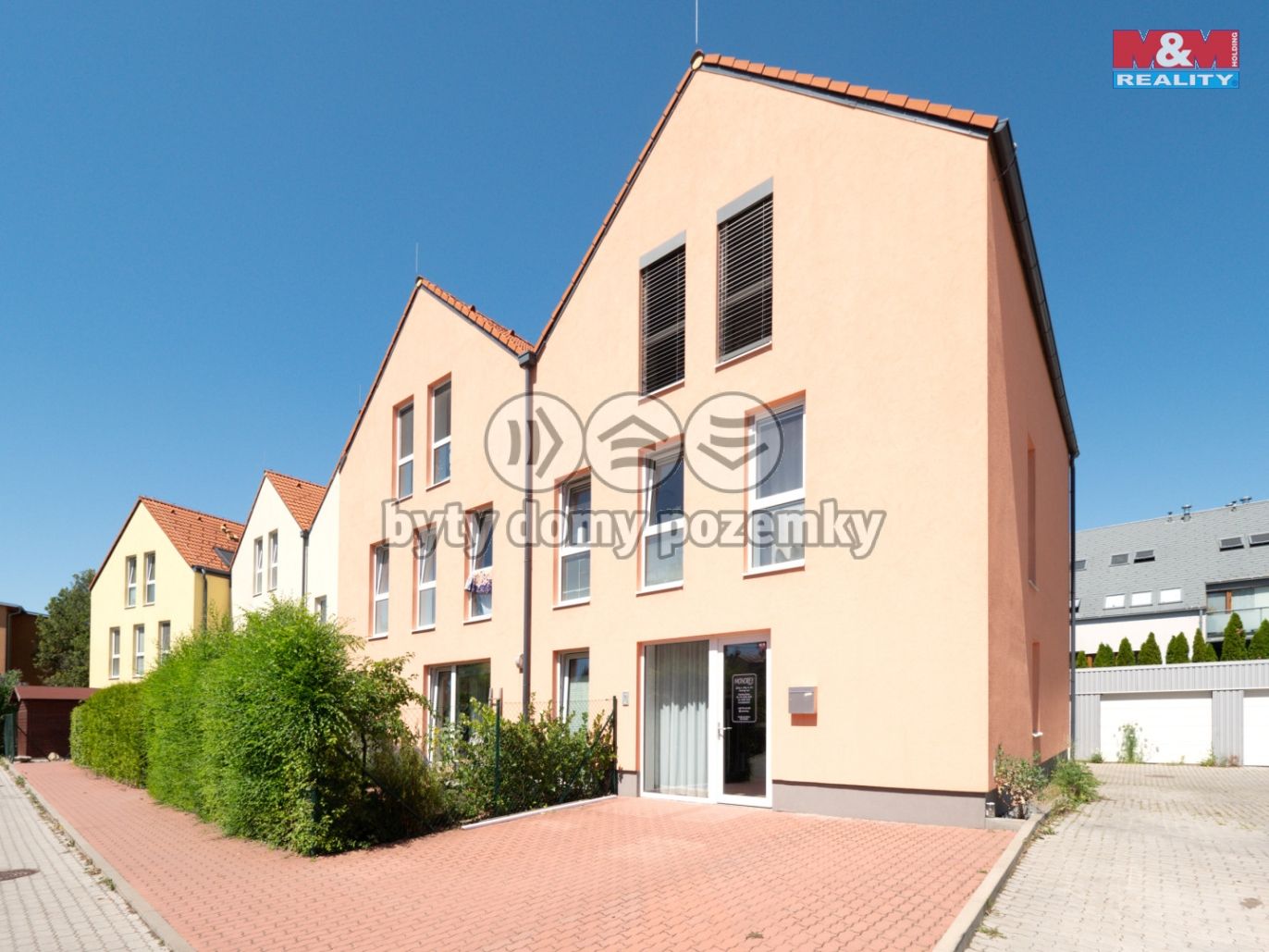 DŮM
