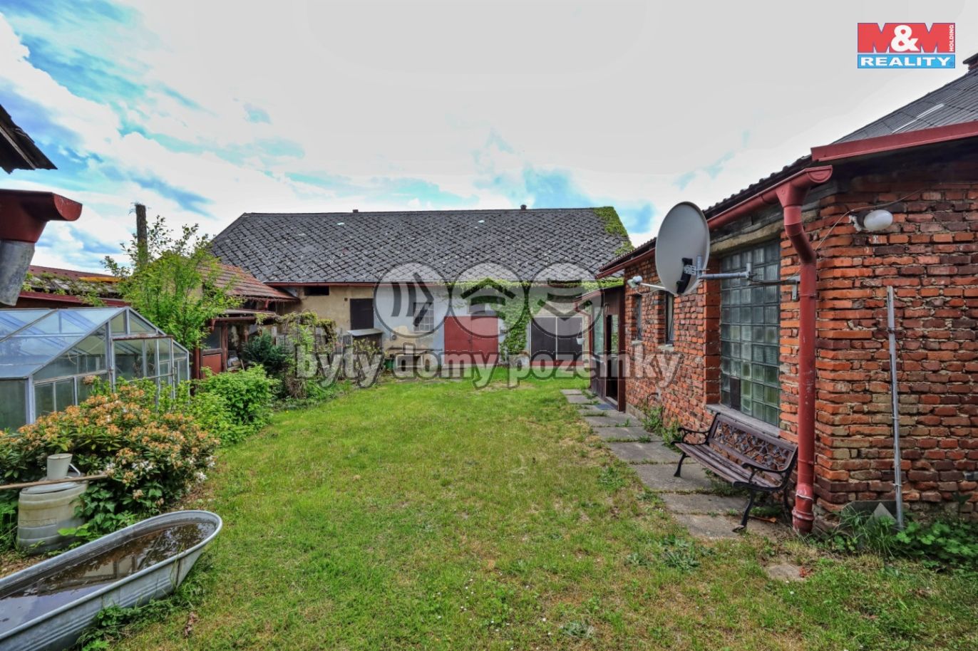 Dům