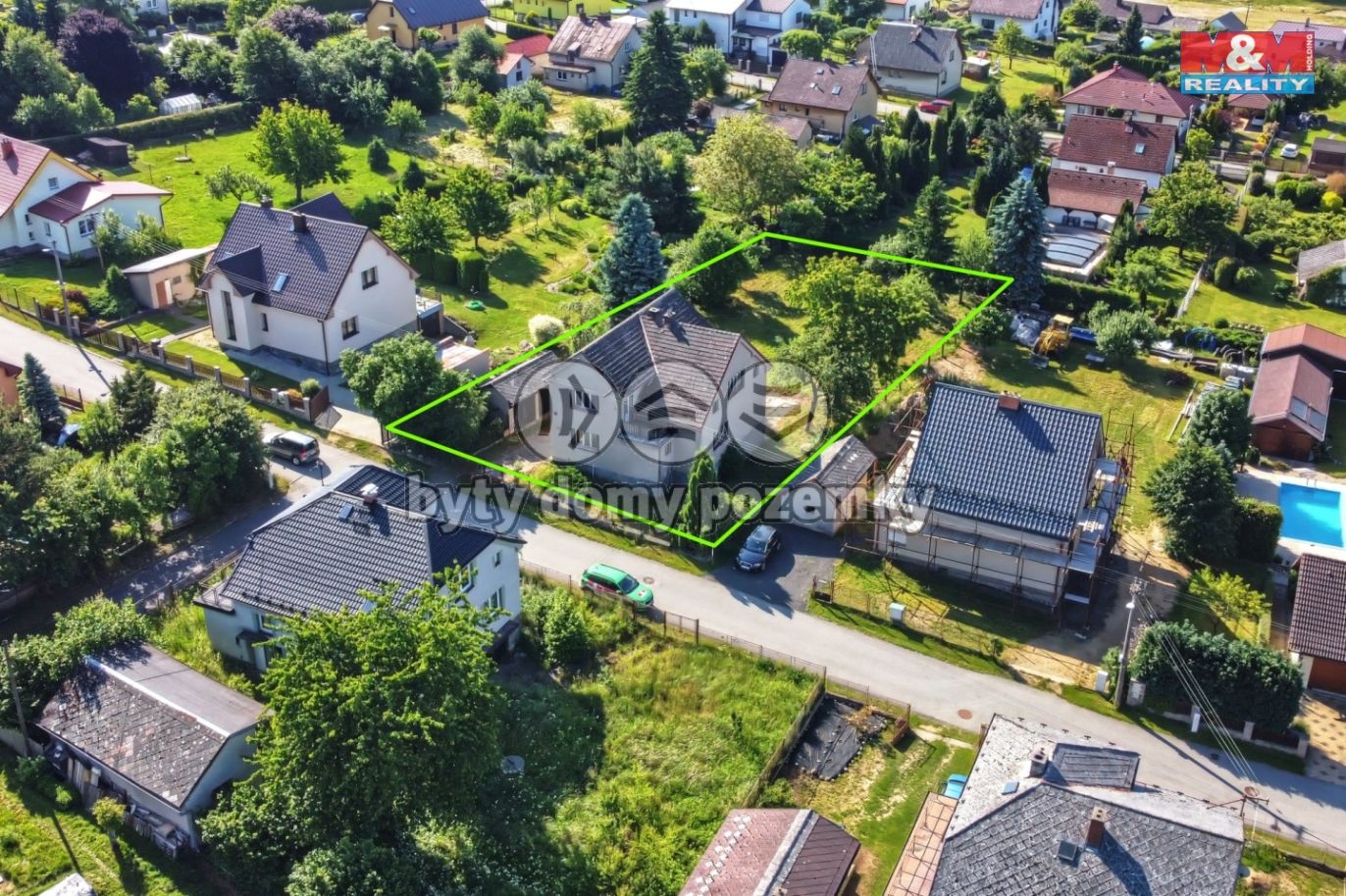 Dům a okolí