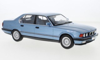 BMW e32 730i 1992 blau metallic Modellauto 18160 MCG 1:18