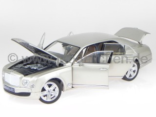 Bentley Mulsanne gold LHD Modellauto 43800 Rastar 1:18