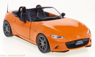 Mazda MX-5 ND Roadster 2019 orange met Modellauto 124178 Whitebox 1:24