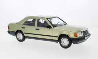 Mercedes W124 200D 1984 hellgrün metallic Modellauto 18205 MCG 1:18
