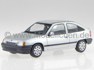 Opel Kadett E 3-Türer 1990 silber Modellauto 940045900 Maxichamps 1:43