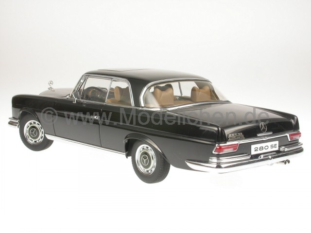 Mercedes_W111_Coupe_schwarz_AutoArt_18_hl.jpg