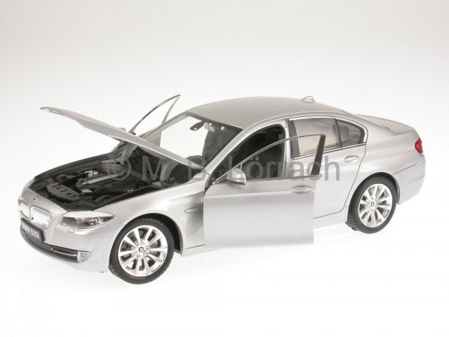 Miniature BMW E90 330i Argent - Welly 1/24, Modèle Métal, Réf. MOD12055 (Neuf)