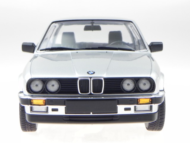 BMW e30 323i 2-Türer 1982 silber Modellauto 155026001 Minichamps 1:18