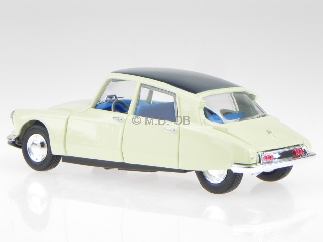Citroen DS 19 schwarz 1960 Modellauto 43204 Bburago 1:32
