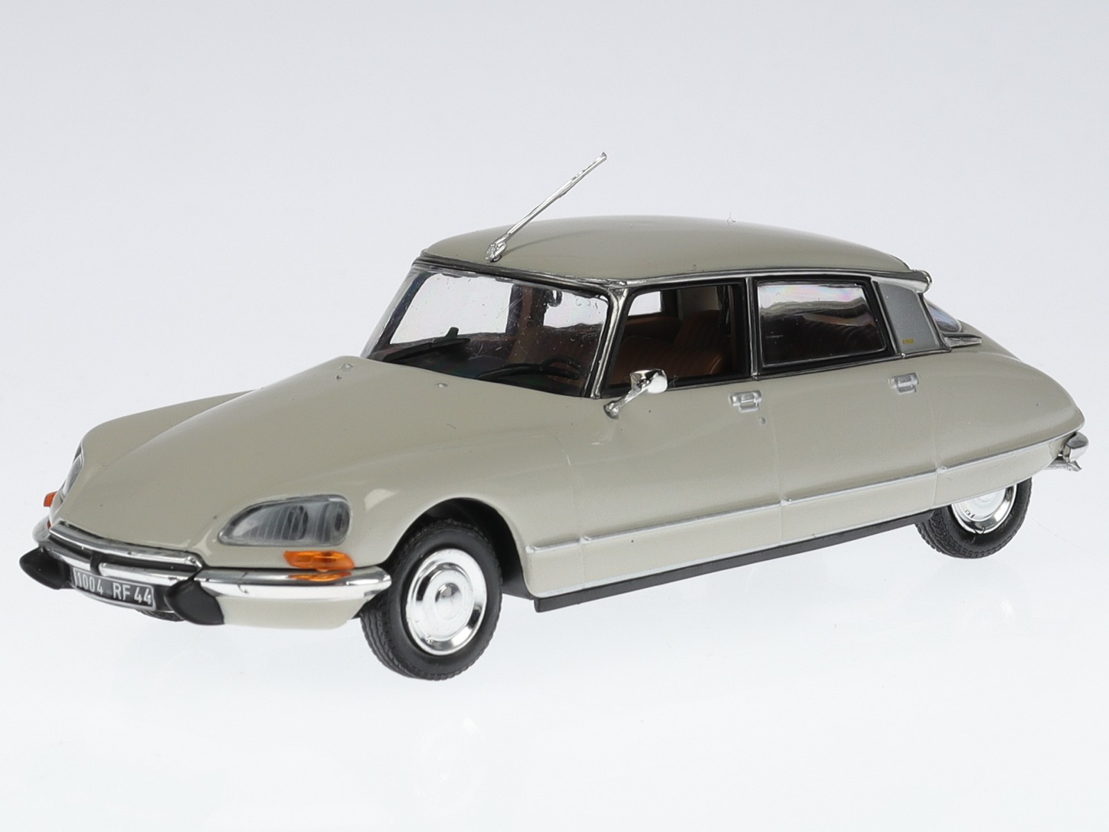 Citroen DS 23 Pallas green metallic diecast modelcar 310700