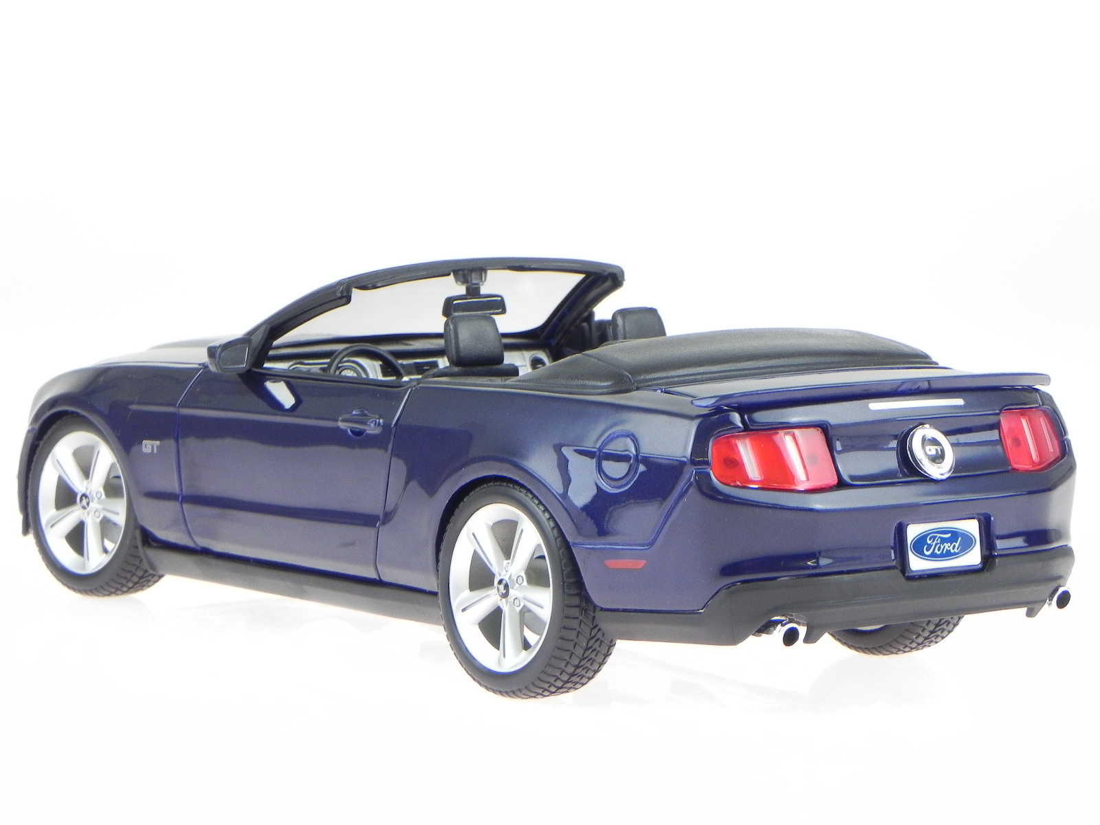 Ford Mustang Gt Convertible 2010 Blue Modelcar 31158 Maisto 118