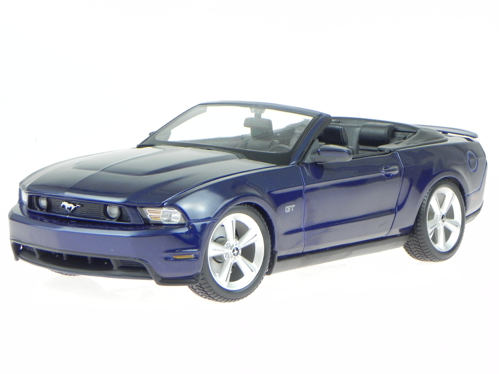 Ford Mustang Gt Convertible 2010 Blue Modelcar 31158 Maisto 118