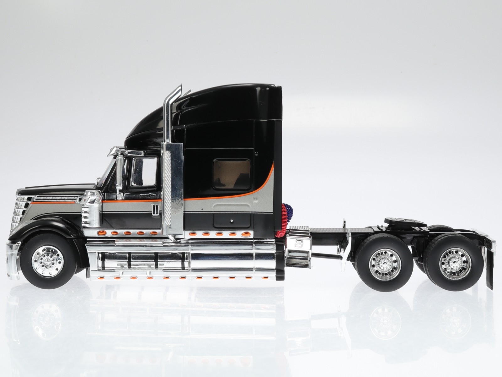 IXO 1/43 - INTERNATIONAL LONESTAR - 2010 TR103