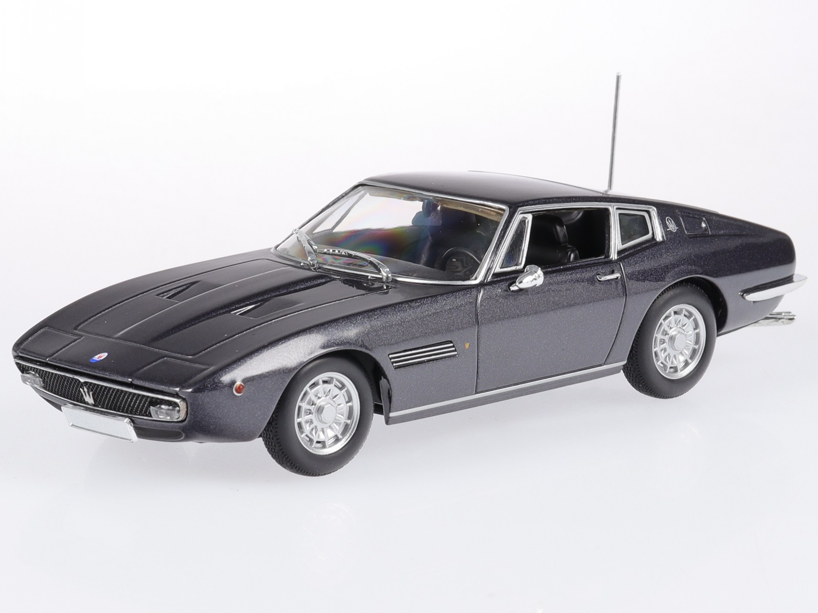 Maserati Granturismo MC Stradale grey modelcar WBS040