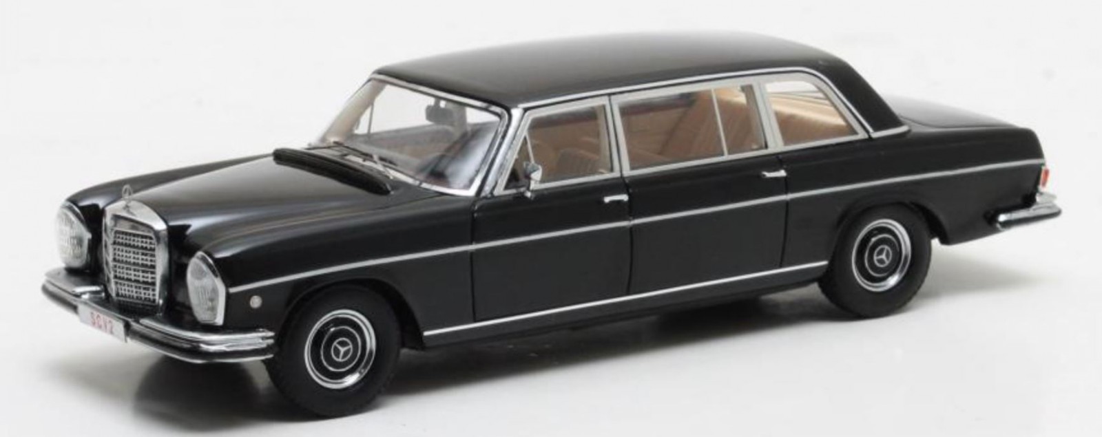 Mercedes-Benz Typ W116 ミニカー1/43黒 Minichamps 1:43 Mercedes-Benz 450SEL 6.9 (W116) satin black