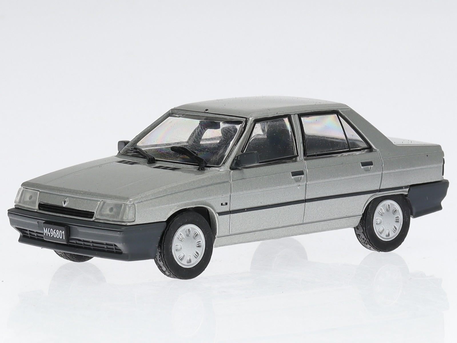 ミニカー Dalia Solido NO.8 SEAT 1500 NO.9 RENAULT Renault 9 R9 RL 1994 silvergrey metallic diecast model car