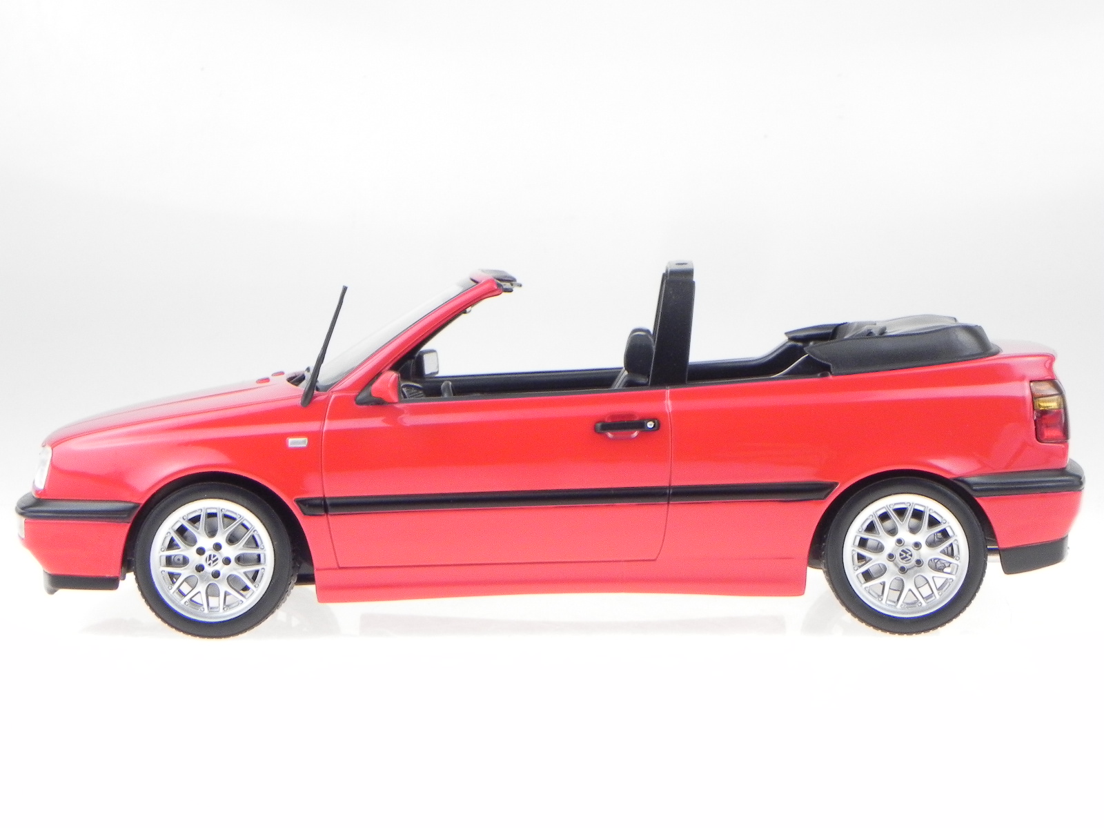 Vw Golf 3 Convertible 1995 Red Diecast Modelcar 188433 Norev 1 18