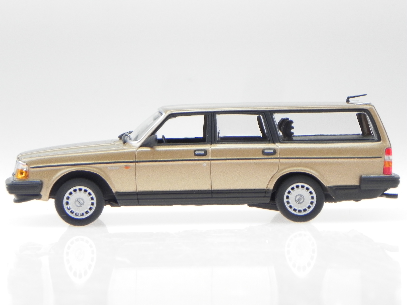volvo 240 diecast
