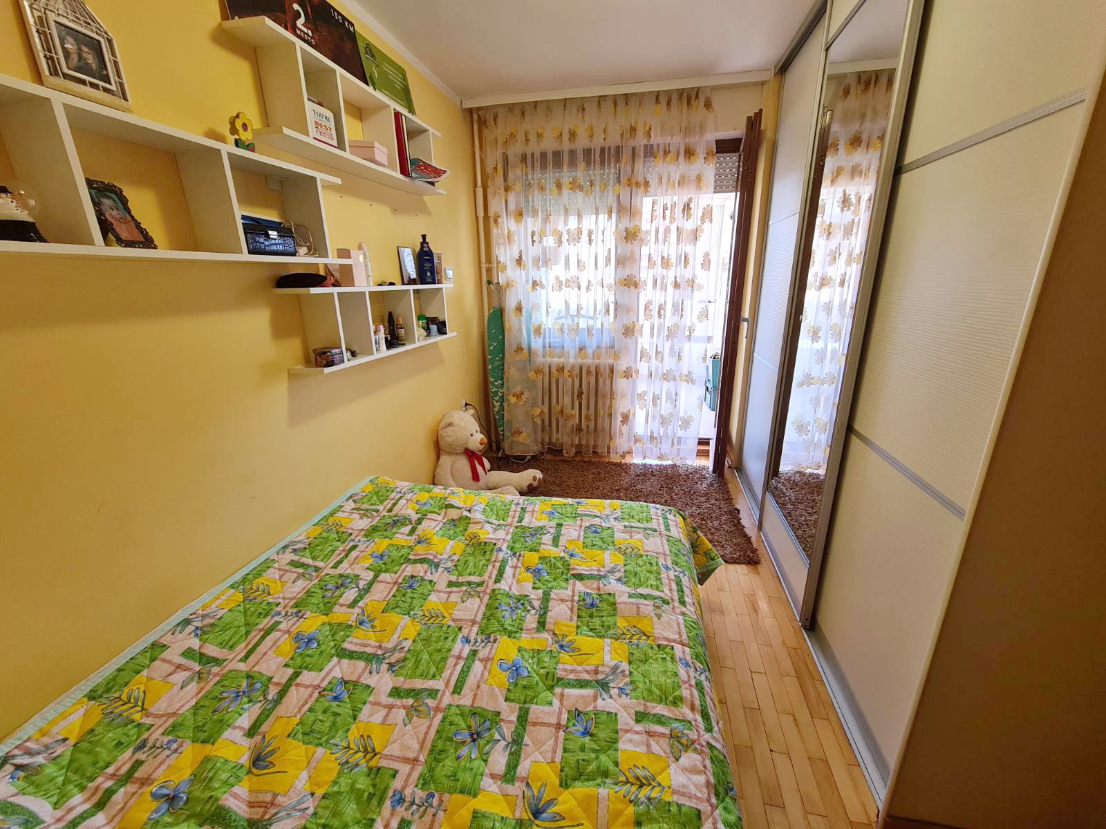 Cetvorosoban stan na Bulevaru Nemanjica  3