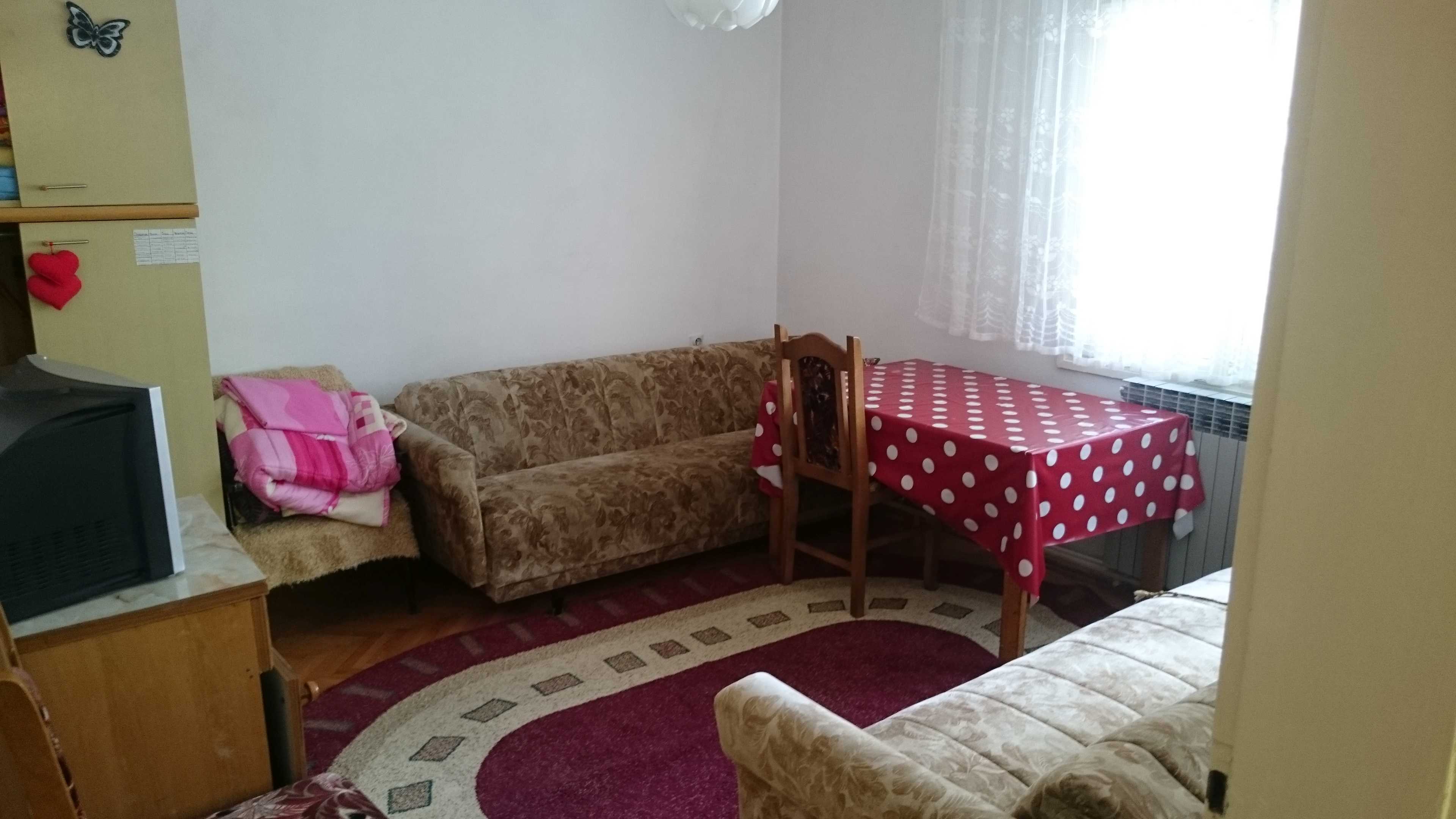 Izdajem stan kod medicinske škole u Užicu za učenice 3