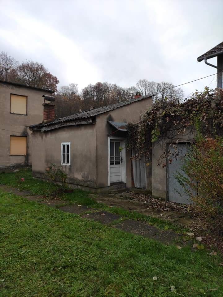 Na prodaju kuca u Lesnici 3