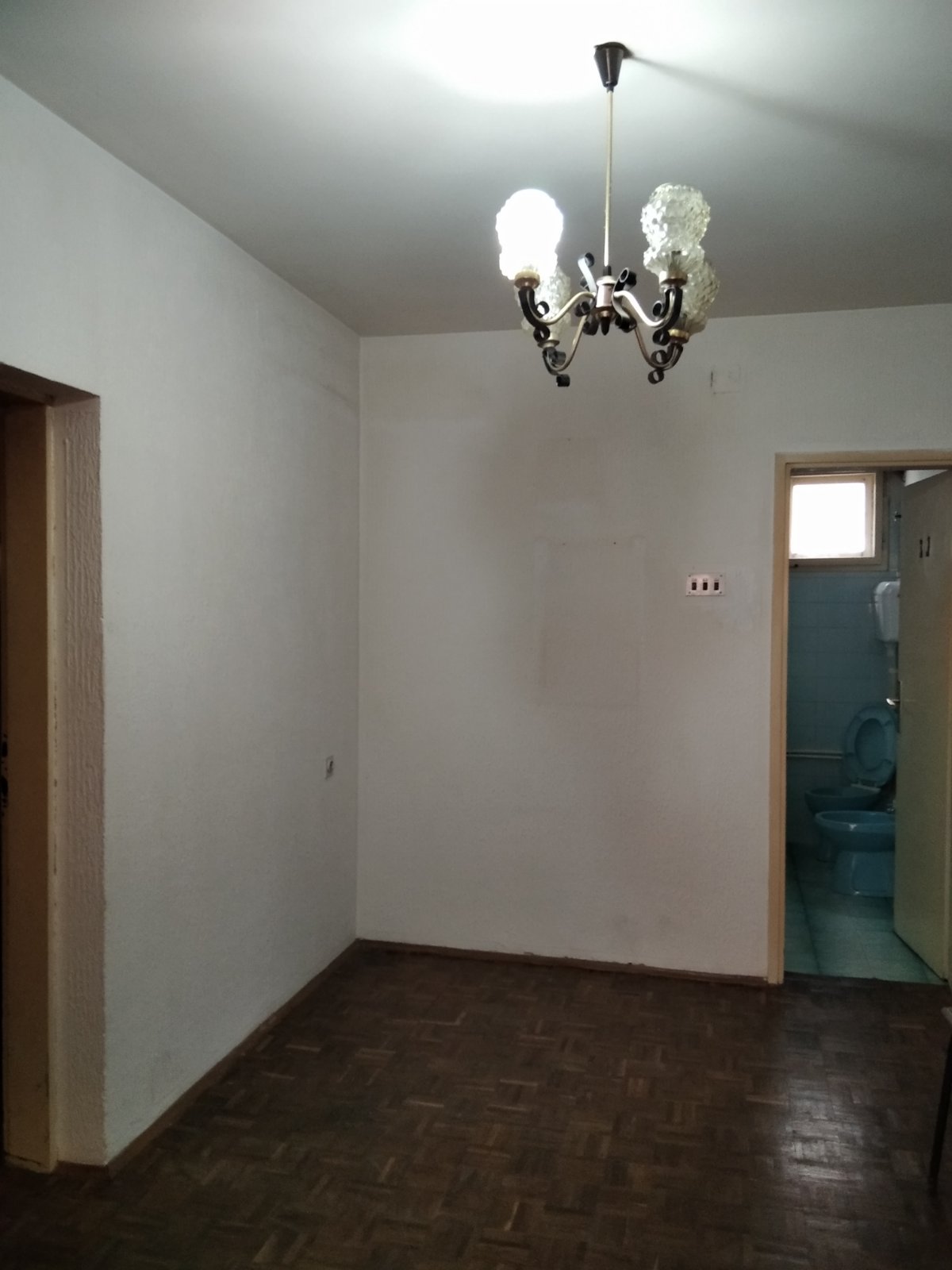 Izdajem stan u kuci 4