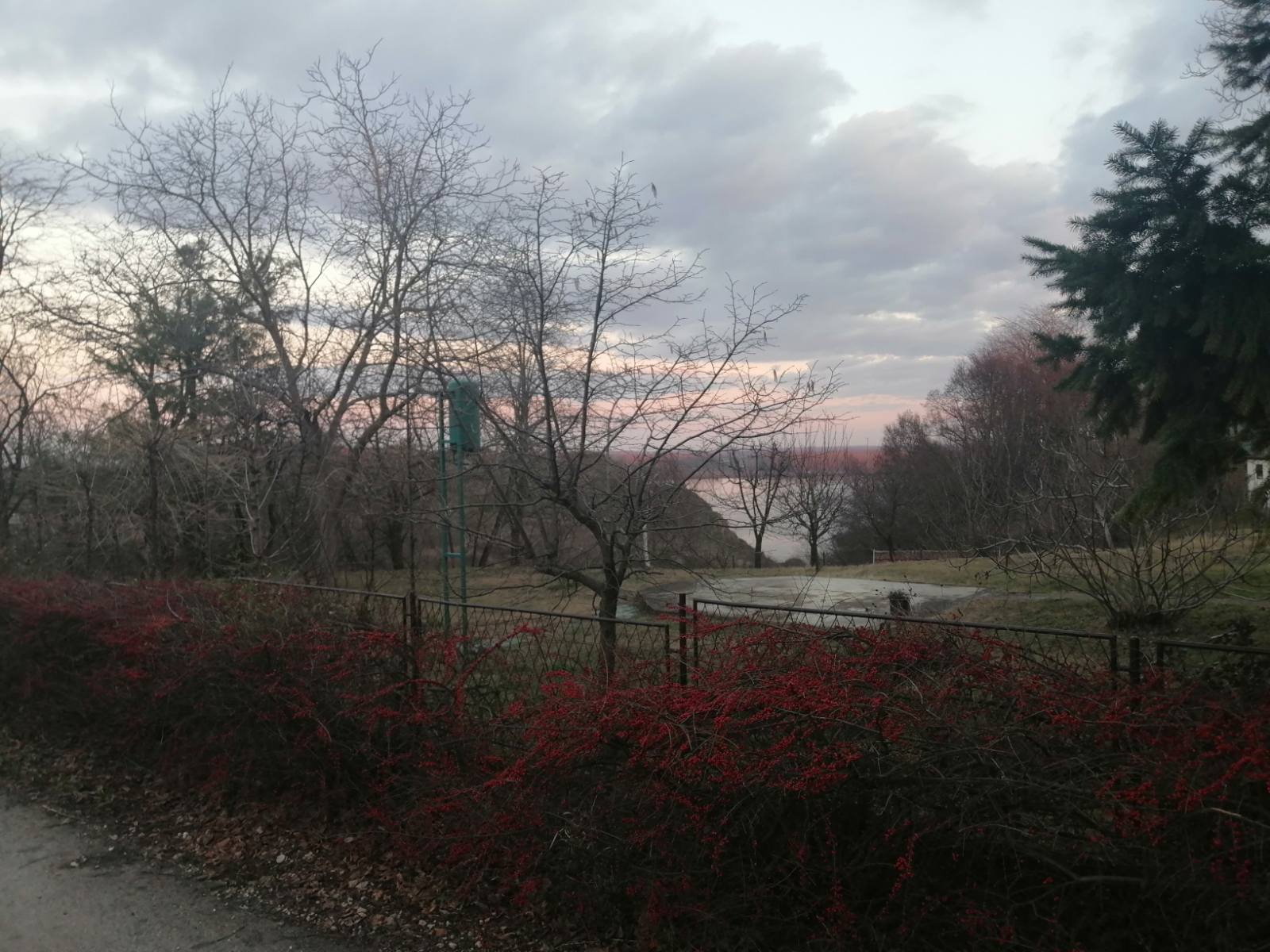 Prodajem 2 placa u Belegisu 2