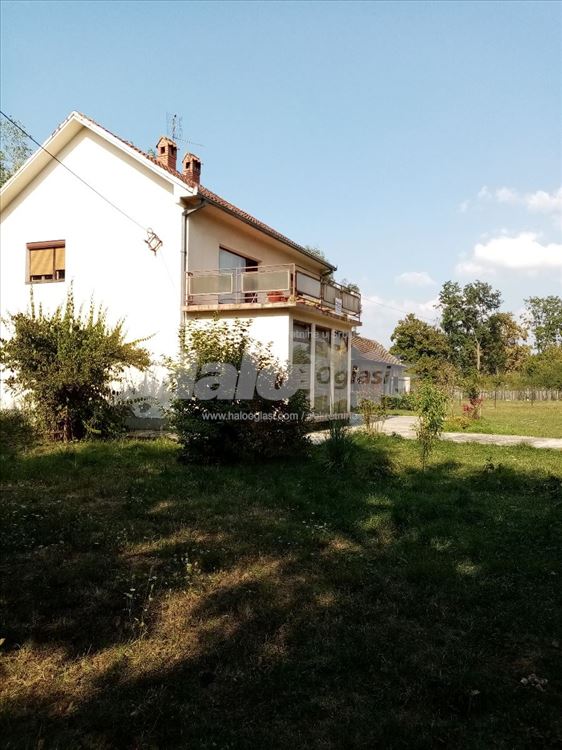 Prodaja kuce sa velikim placem 2