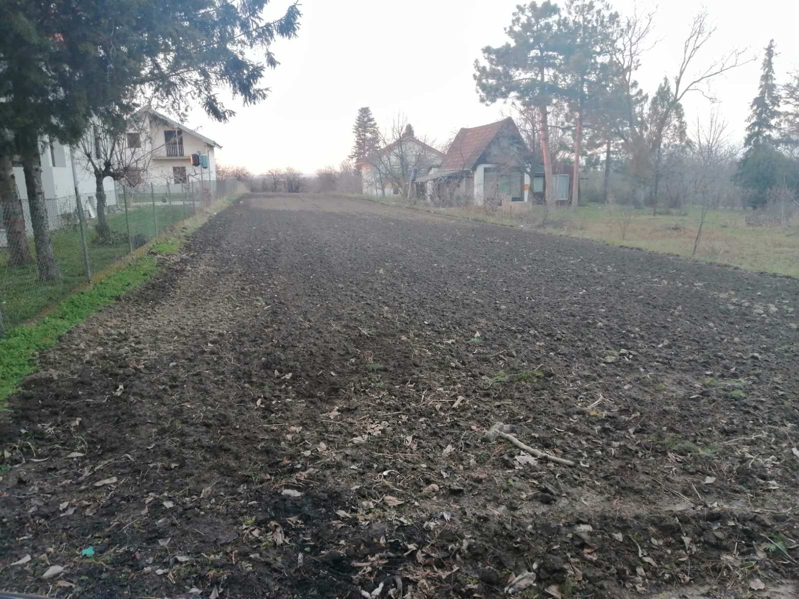 Prodajem 2 placa u Belegisu 3