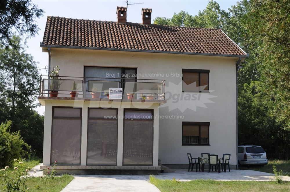 Prodaja kuce sa velikim placem 4