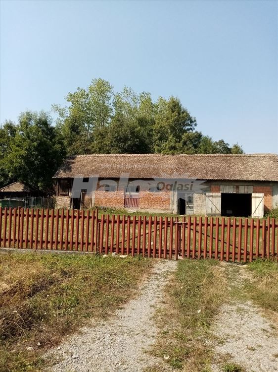 Prodaja kuce sa velikim placem 5