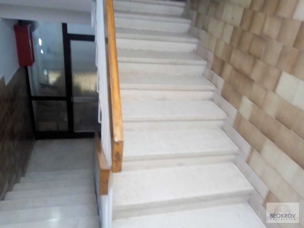 47m2 u bloku 45,II sprat 2