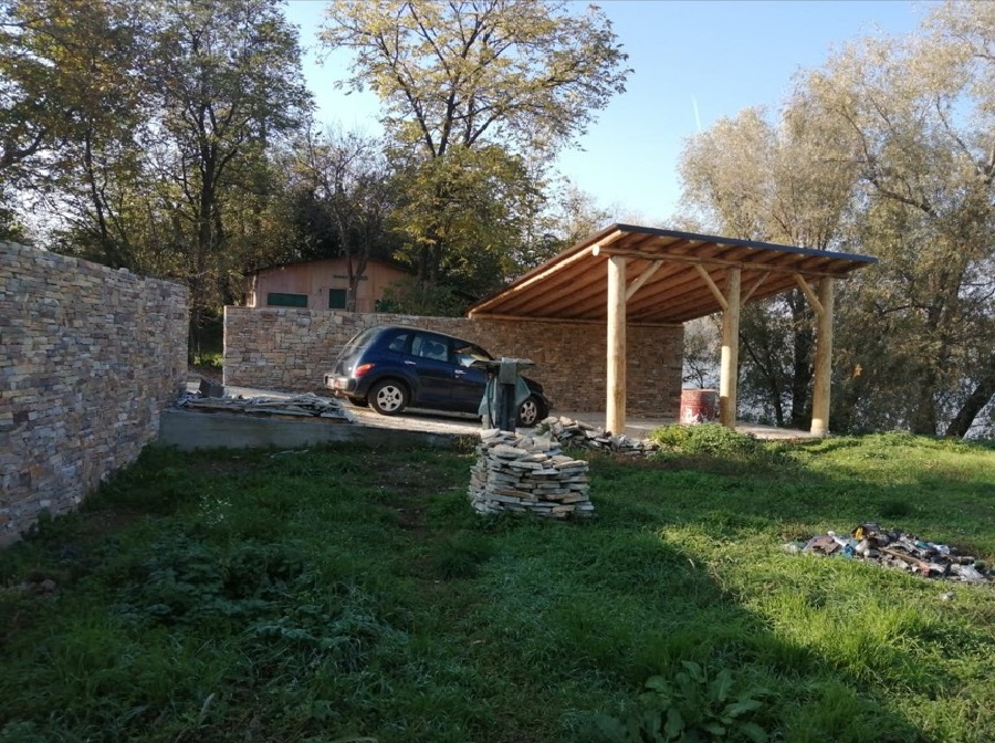 EKSLUZIVAN plac na samoj obali Dunava Beska 5