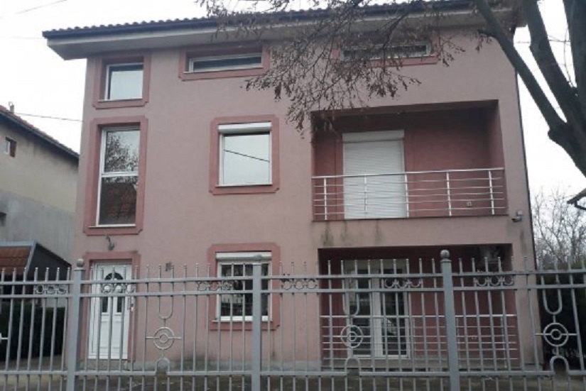 Prodajem kucu u Leskovcu 1