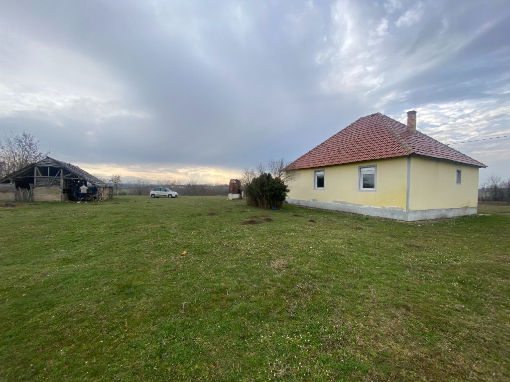 Kuca sa placem 1ha Ub 1