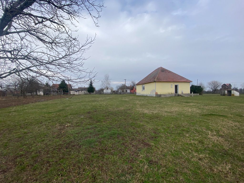 Kuca sa placem 1ha Ub 2