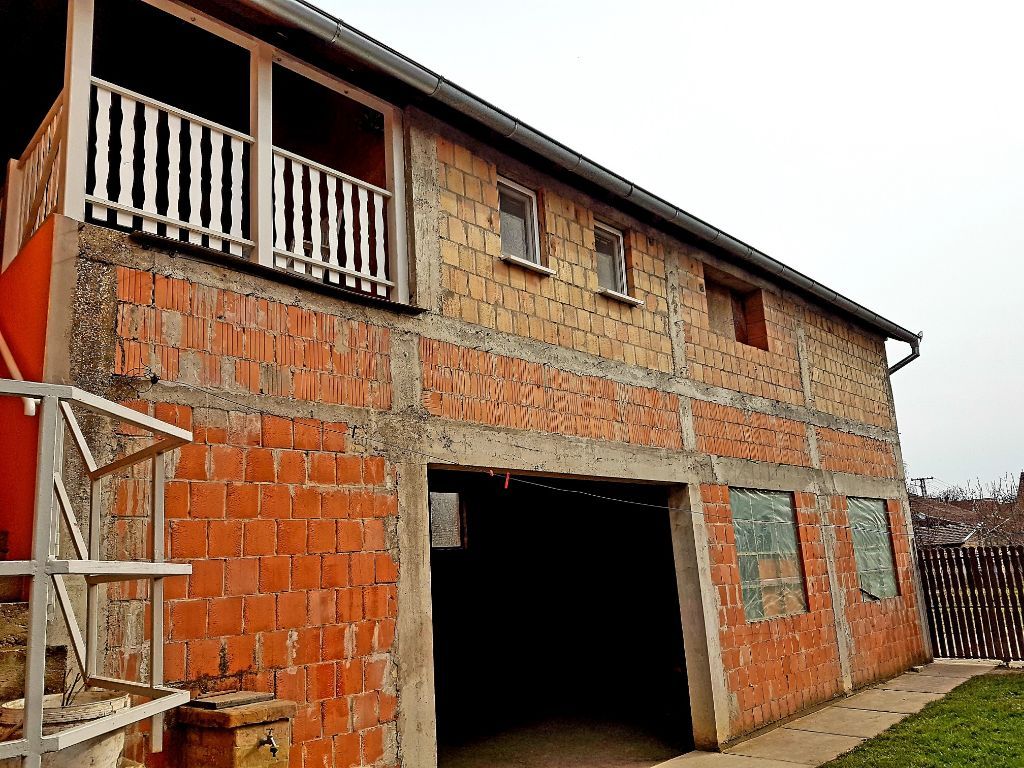 Kuca i pomocni objekat Backi Jarak 2