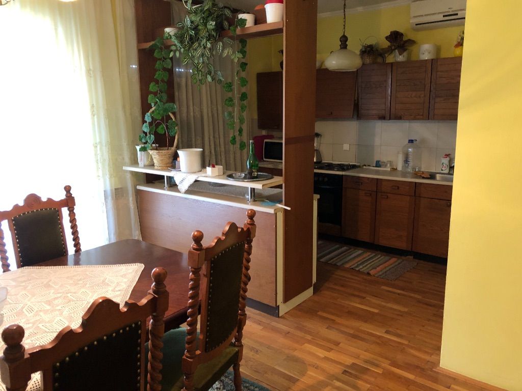 Prodajem kucu Novi Knezevac 3