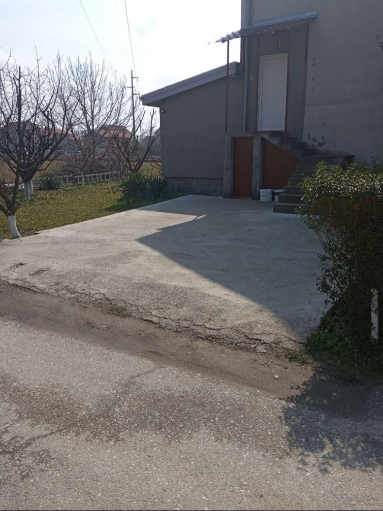 Prodaje se deo kuce sprat i potkrovlje 150m2 1