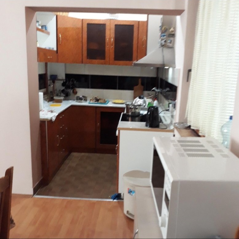 Prodajem kucu u Beceju 2