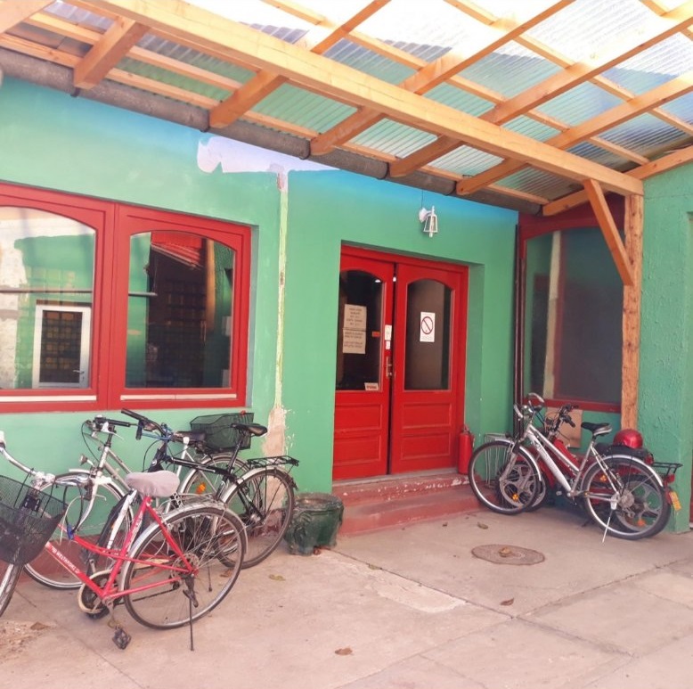 Prodajem kucu u Beceju 5