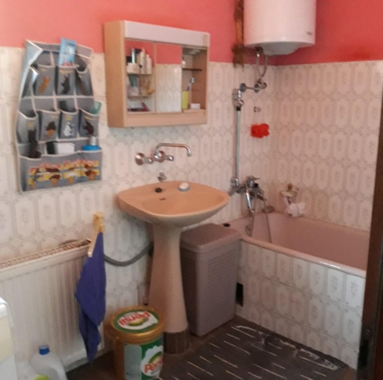 Prodajem kucu u Beceju 4