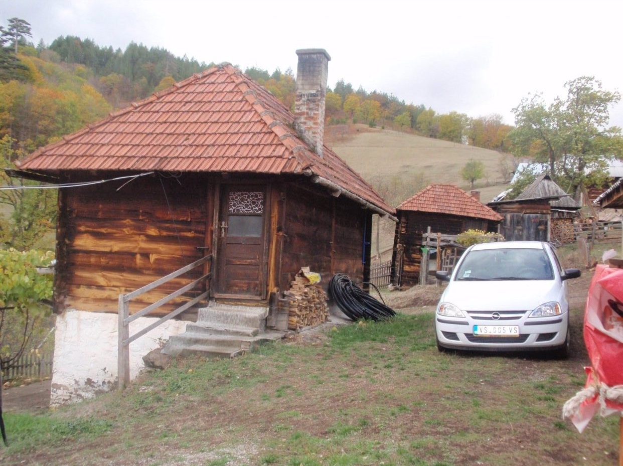 Prodaja kuce i okucnice 1