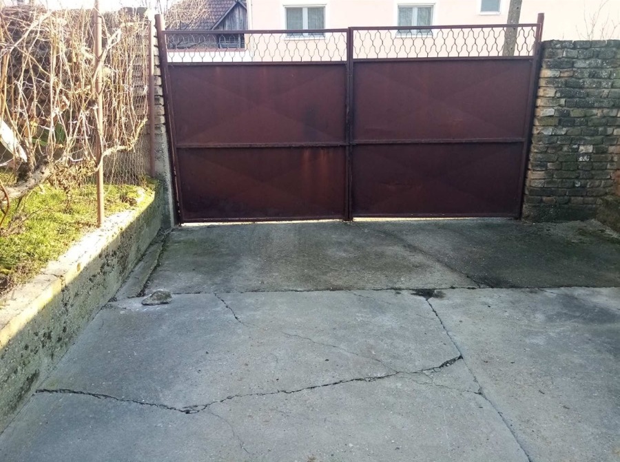 Kuca u centru Iriga 3