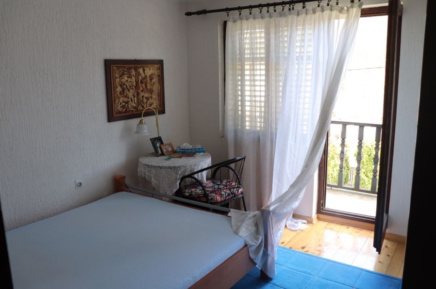 Porodicna kuca 200m2 6ari placa 4