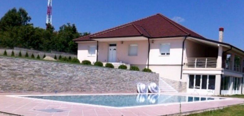 Vila sa bazenom 3