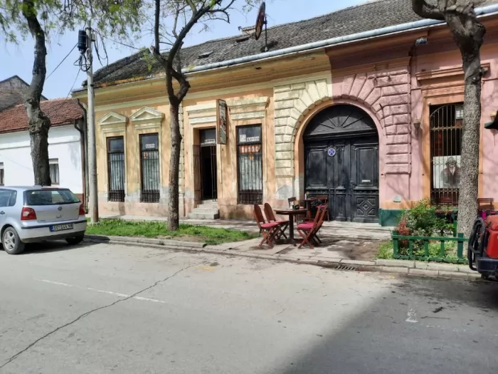 Prodajem kucu sa lokalom u centru Sombora na Vencu 