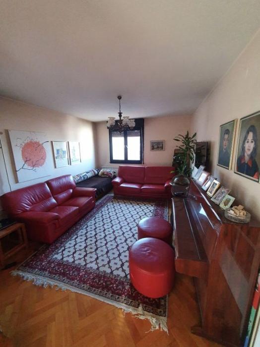 Prodajem 3 5 soban stan na Zvezdari Vukov Spomenik 7