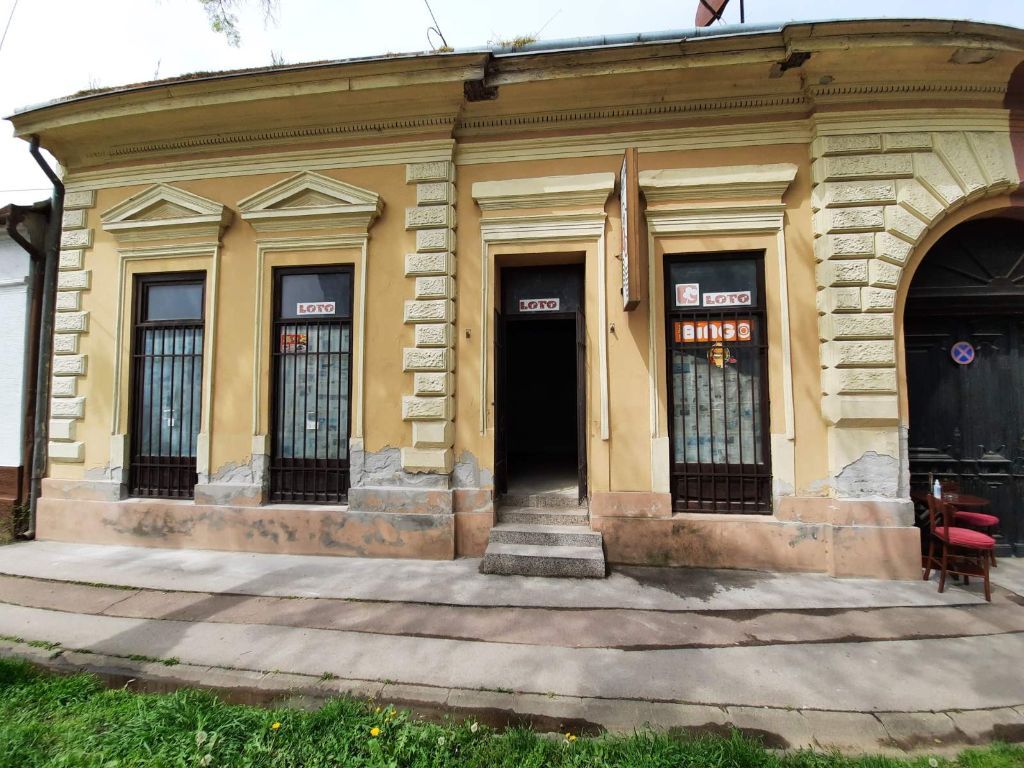 Prodajem kucu sa lokalom u centru Sombora na Vencu 2